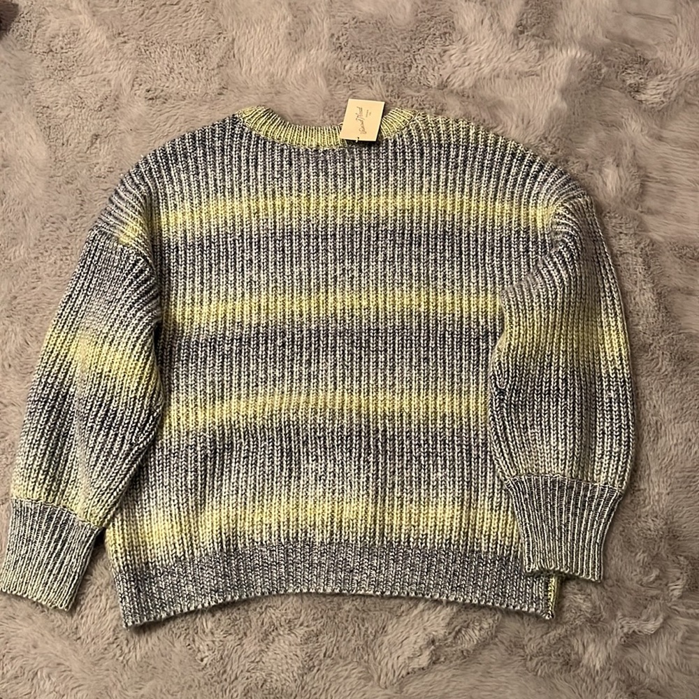 Universal Thread Sweater - Picture 2 of 5